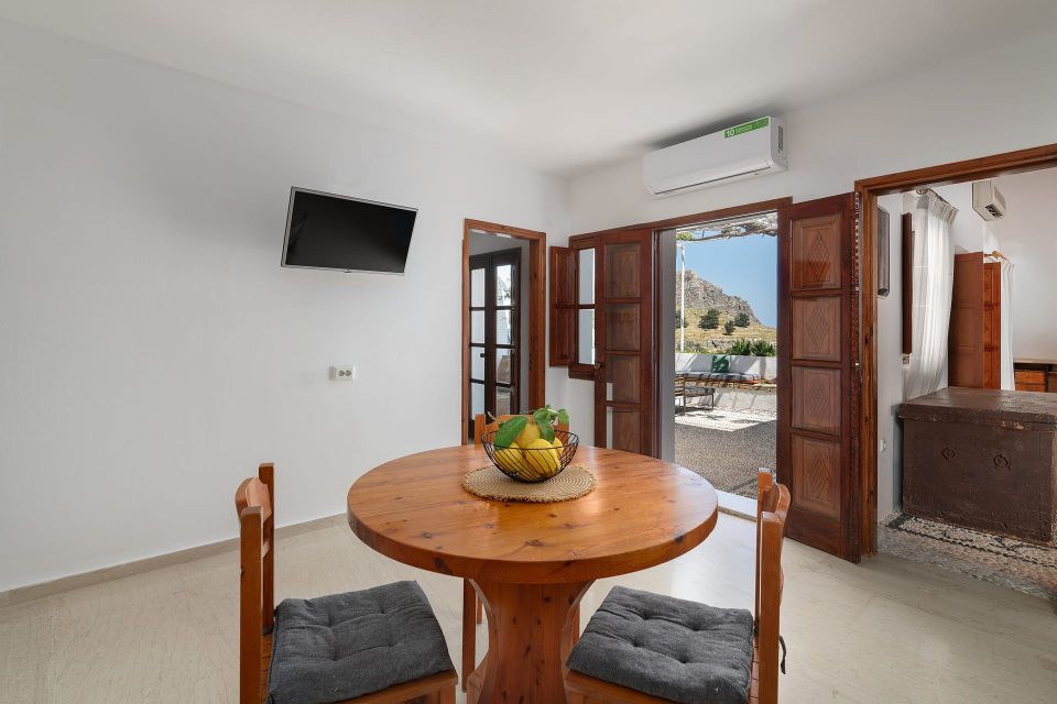 Arte Lindos Suites